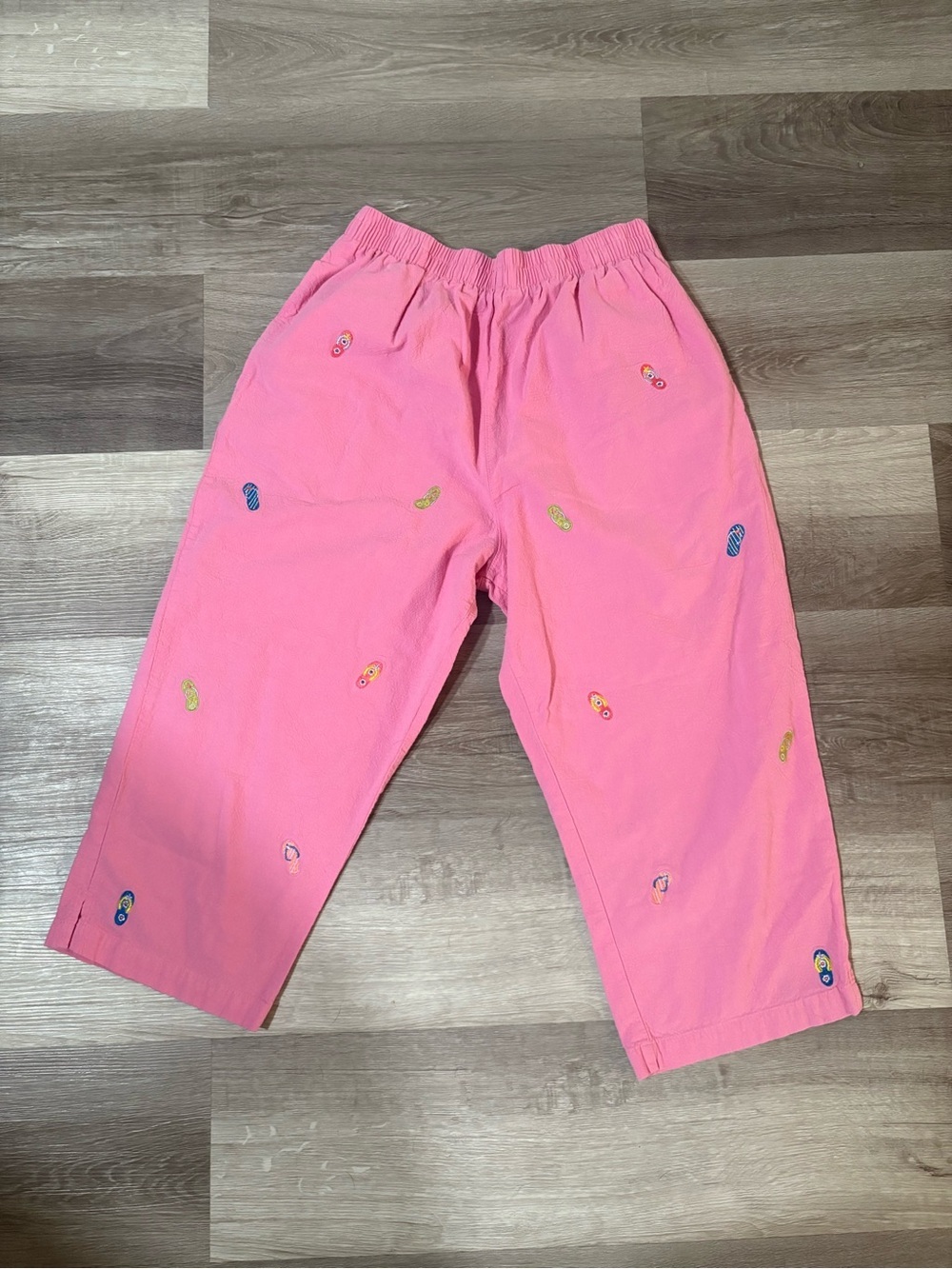 Pink Capri Embroidered flip flop design Casual Pants